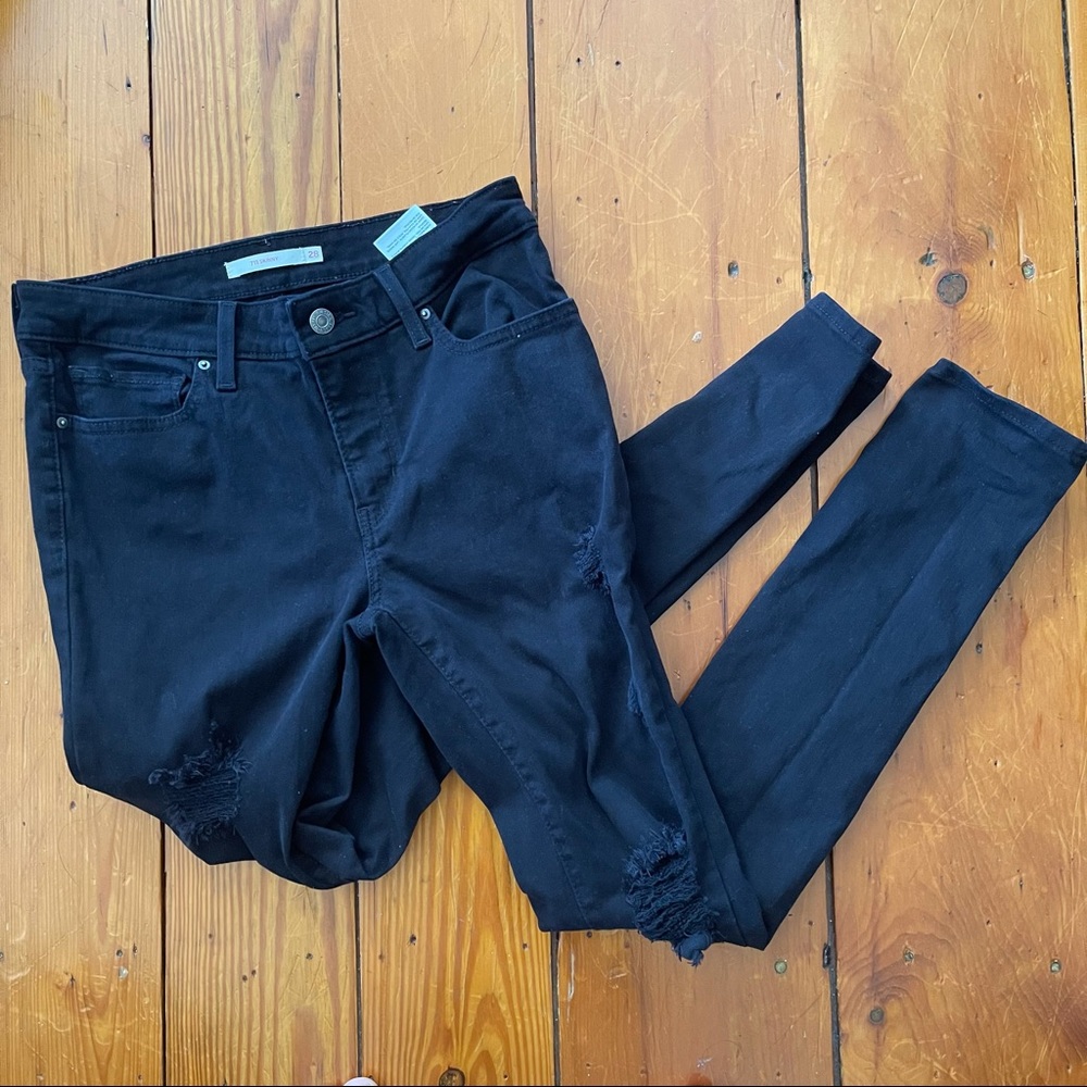 NWOT Levi’s 711 Skinny Jeans
